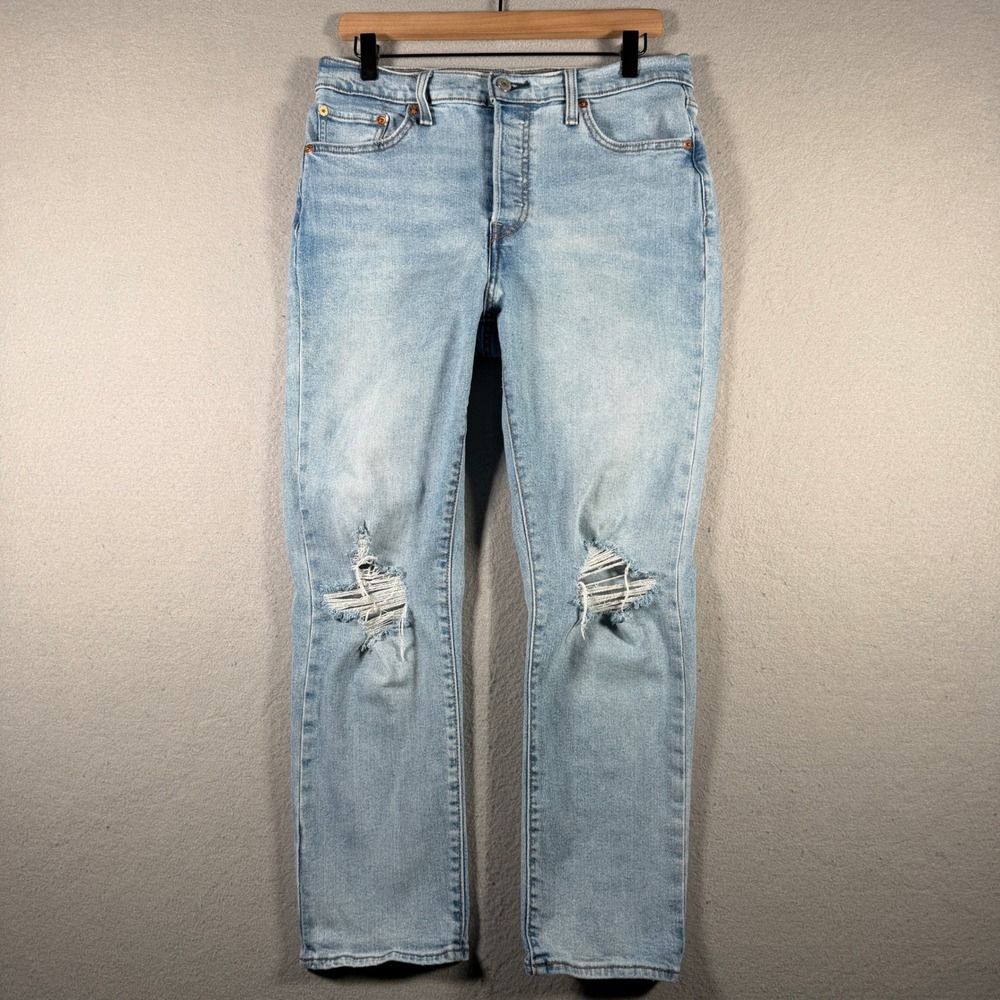 Levis Wedgie Straight Jeans Light Wash Distressed Ripped Knee 31x28 34964-0132